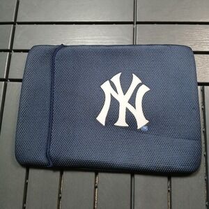 New York Yankees Padded Laptop‎ Case Blue 12in X 9.5in Great Condition ZB